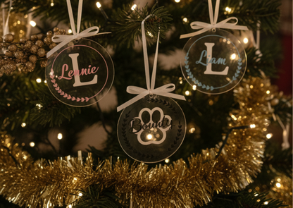 Personalisierte Weihnachtskugel aus Acryl mit Namen