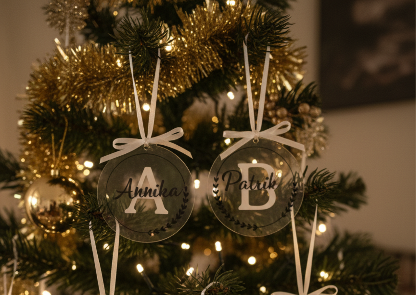 Personalisierte Weihnachtskugel aus Acryl mit Namen